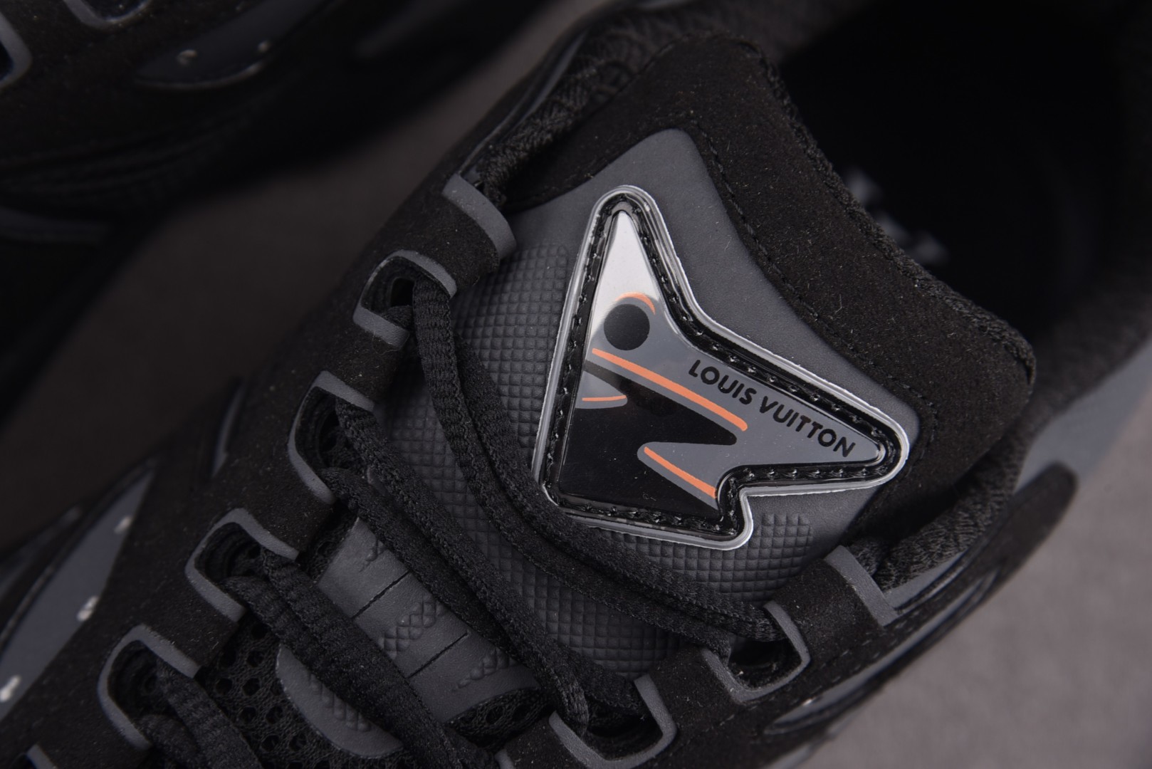 LV 尺码40-46

纯原版出品-LOUIS VUITTON Runner Tatic Black 黑