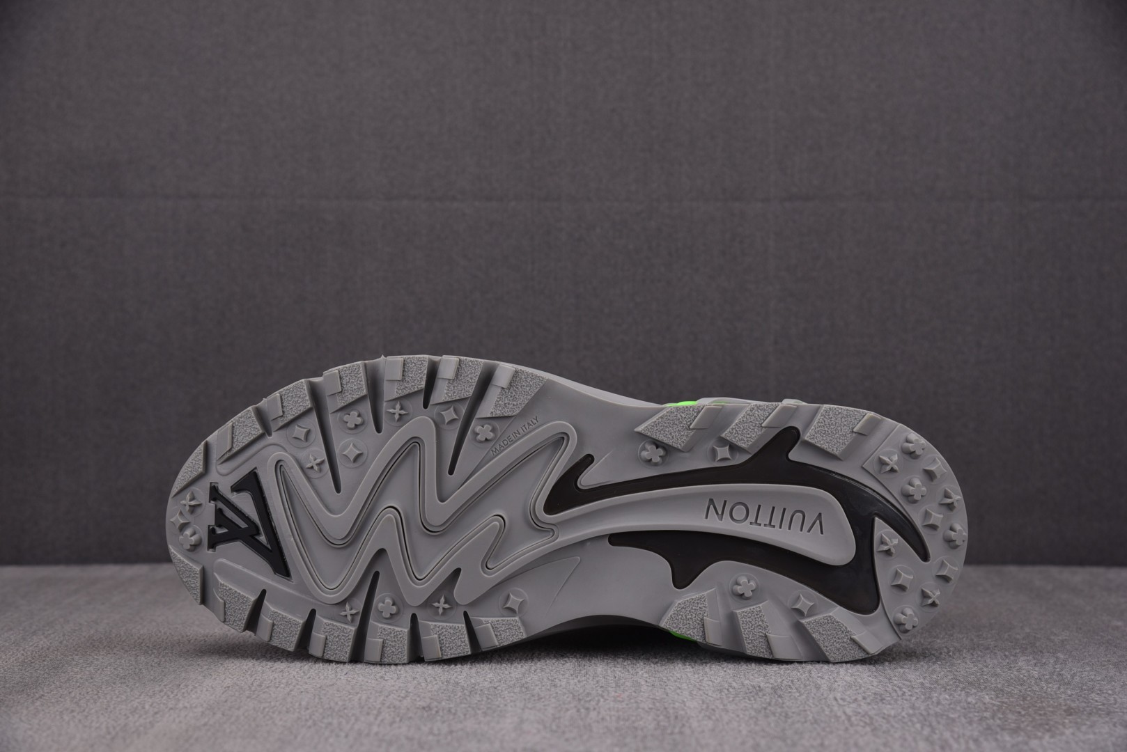 LV 尺码40-46

纯原版出品-LOUIS VUITTON Runner Tatic Grey Gr