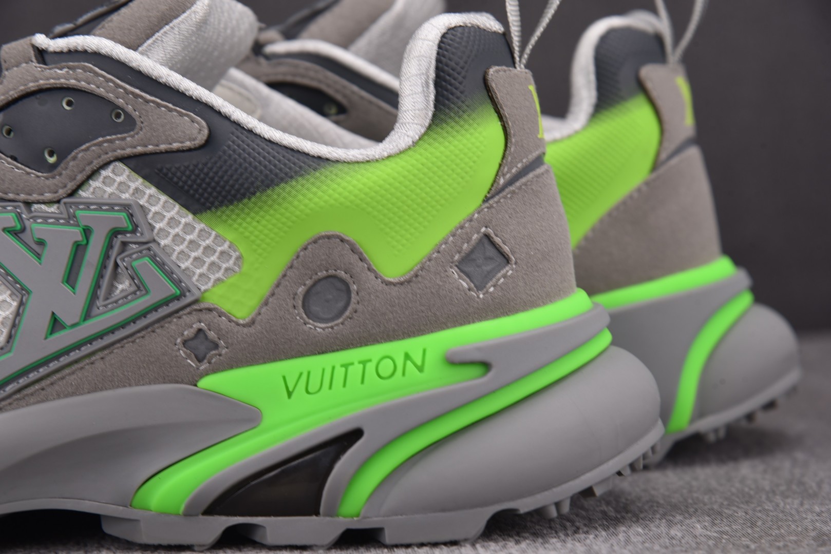 LV 尺码40-46

纯原版出品-LOUIS VUITTON Runner Tatic Grey Gr