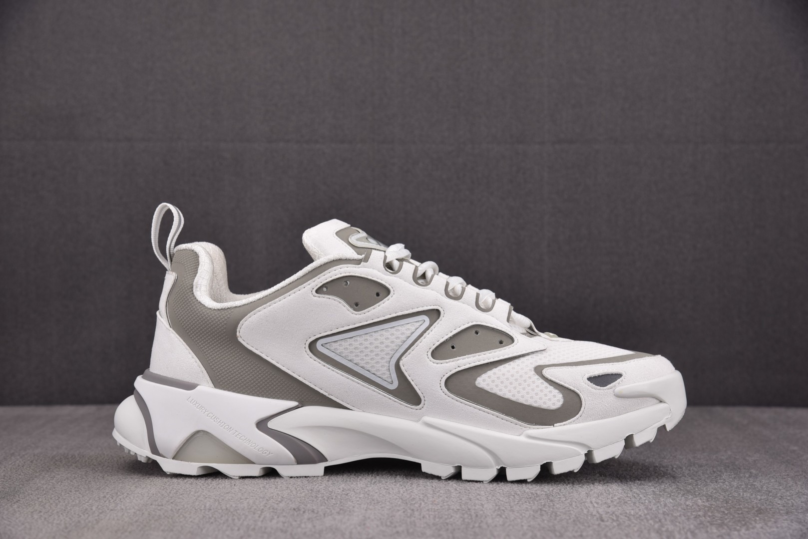 LV 尺码40-46

纯原版出品-LOUIS VUITTON Runner Tatic Grey Wh
