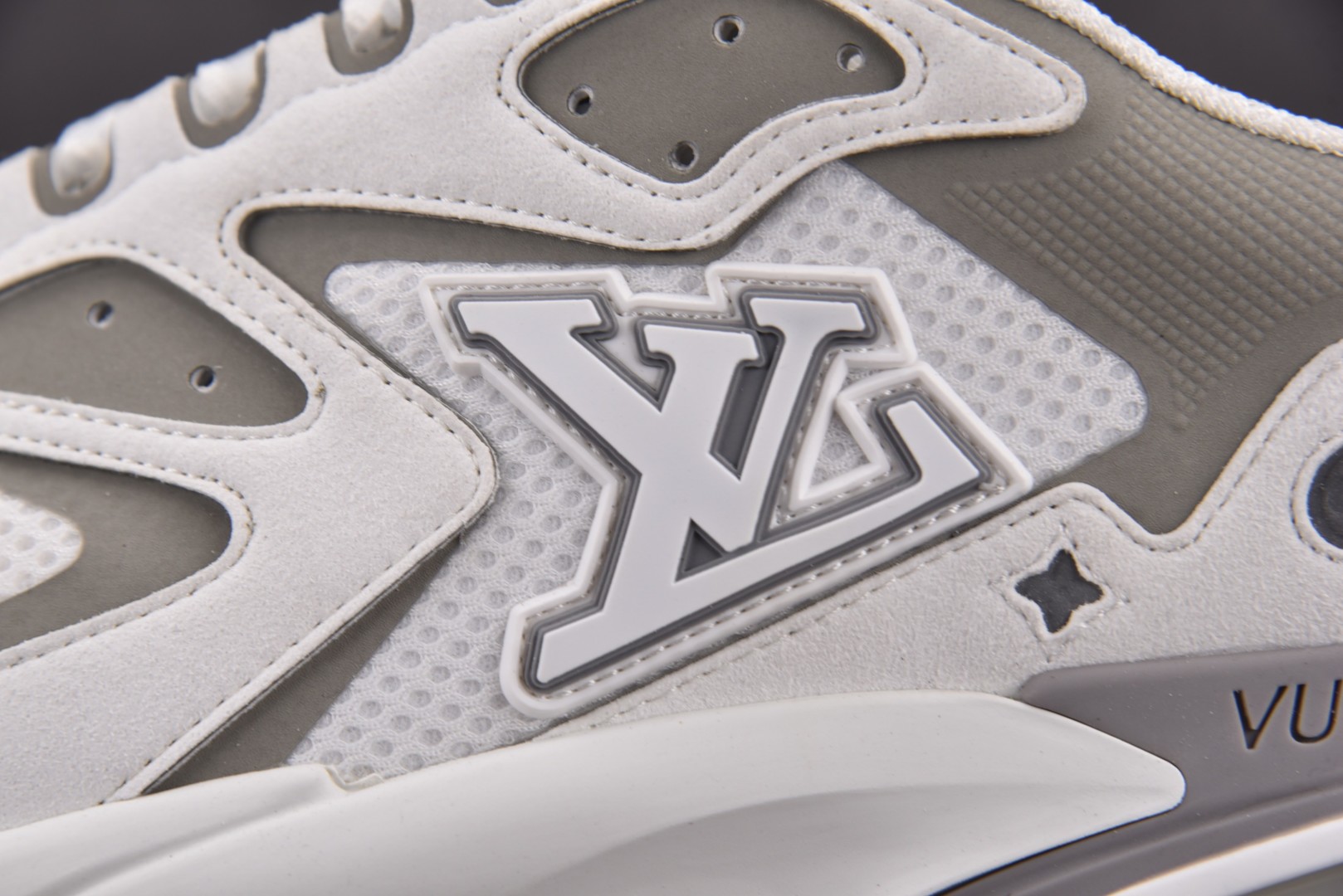 LV 尺码40-46

纯原版出品-LOUIS VUITTON Runner Tatic Grey Wh