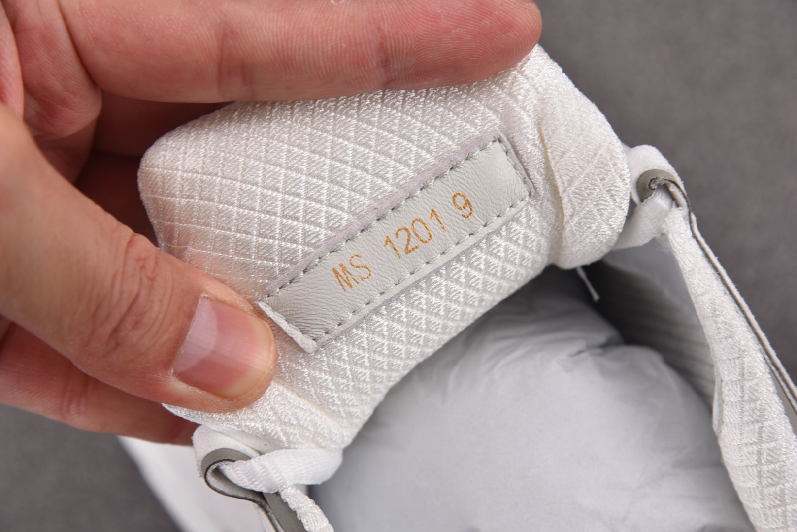 LV 尺码40-46

纯原版出品-LOUIS VUITTON Runner Tatic Grey Wh