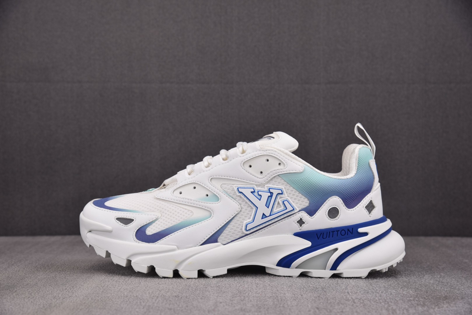 LV 尺码40-46

纯原版出品-LOUIS VUITTON Runner Tatic White B