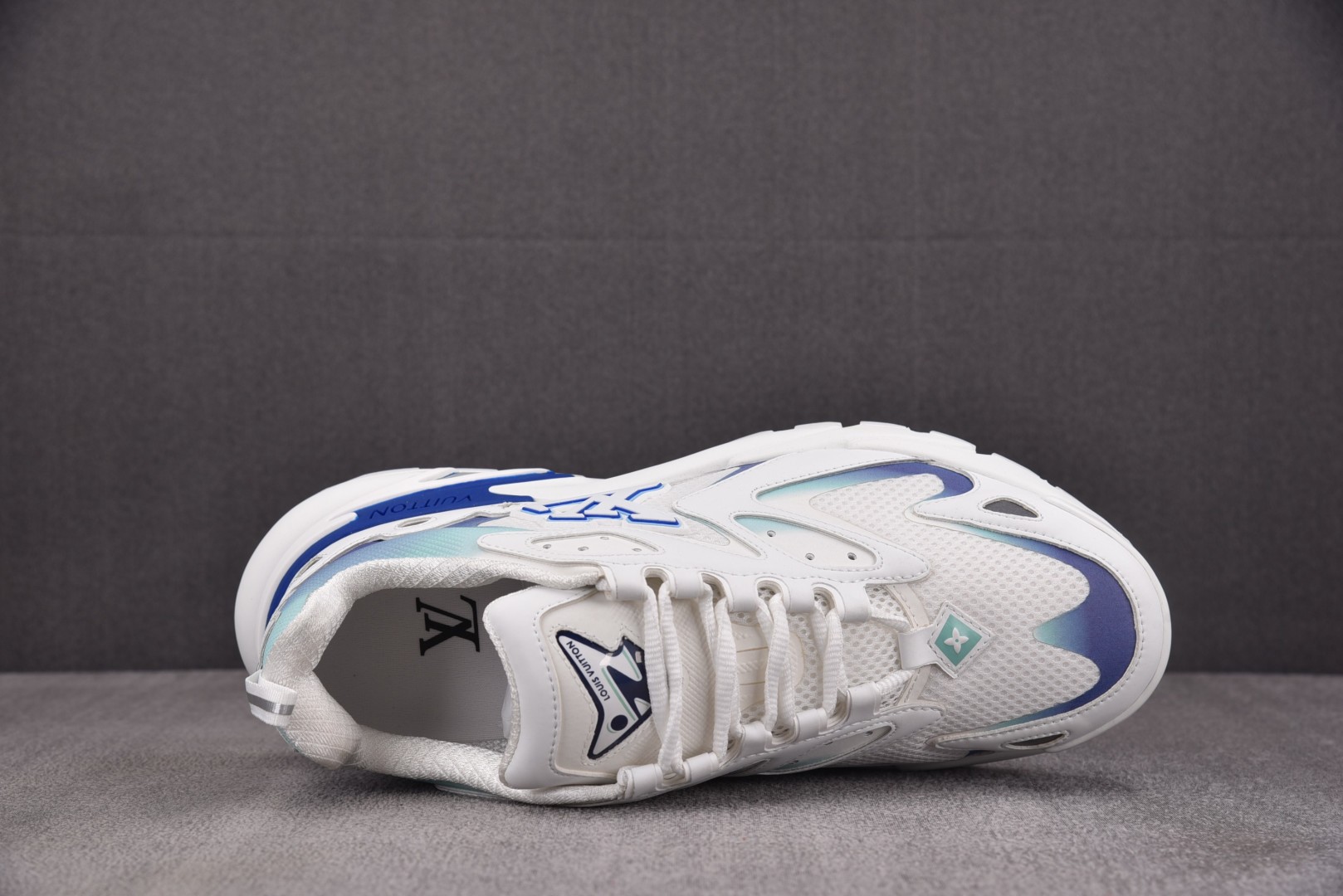 LV 尺码40-46

纯原版出品-LOUIS VUITTON Runner Tatic White B