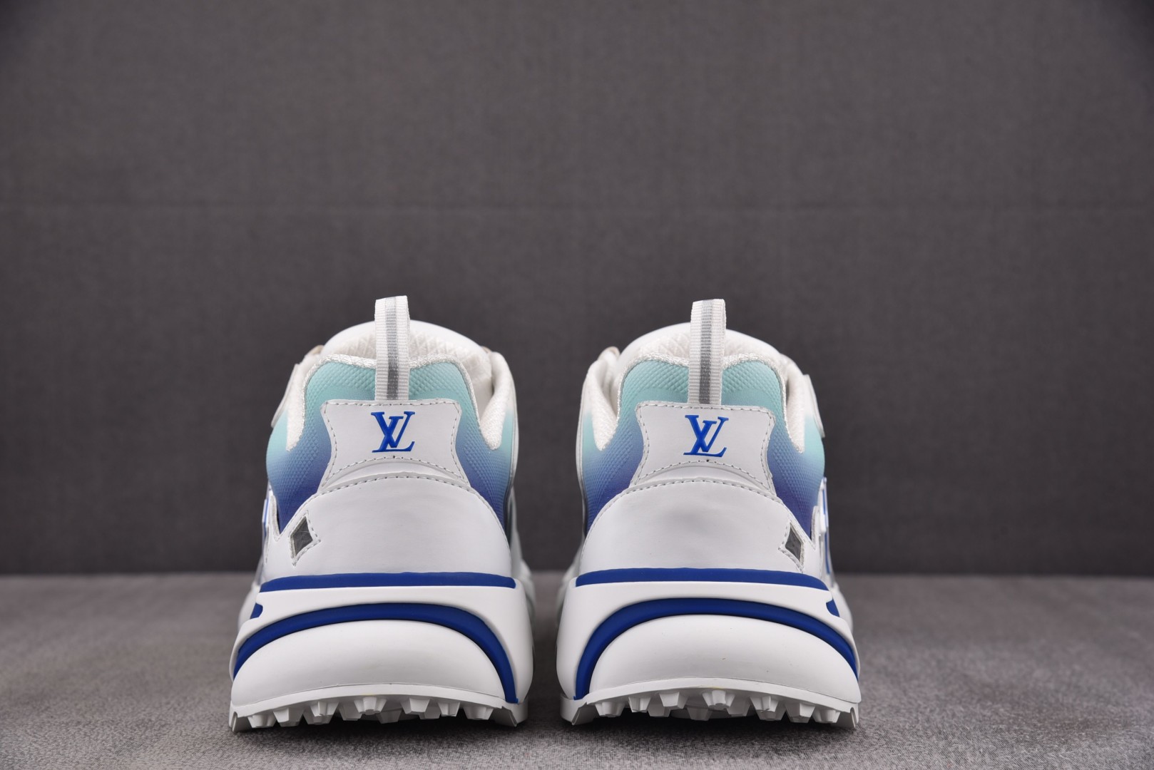 LV 尺码40-46

纯原版出品-LOUIS VUITTON Runner Tatic White B
