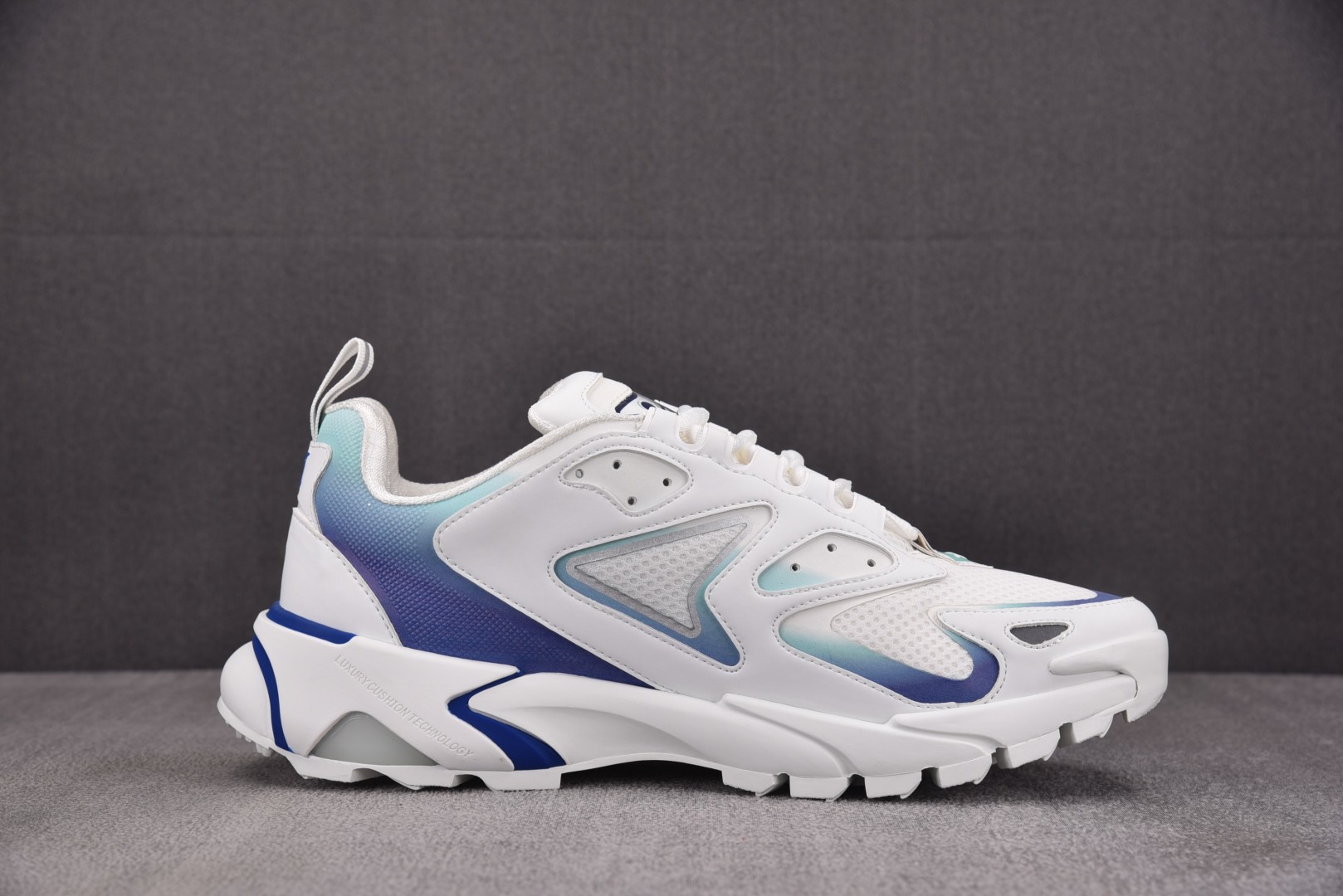 LV 尺码40-46

纯原版出品-LOUIS VUITTON Runner Tatic White B