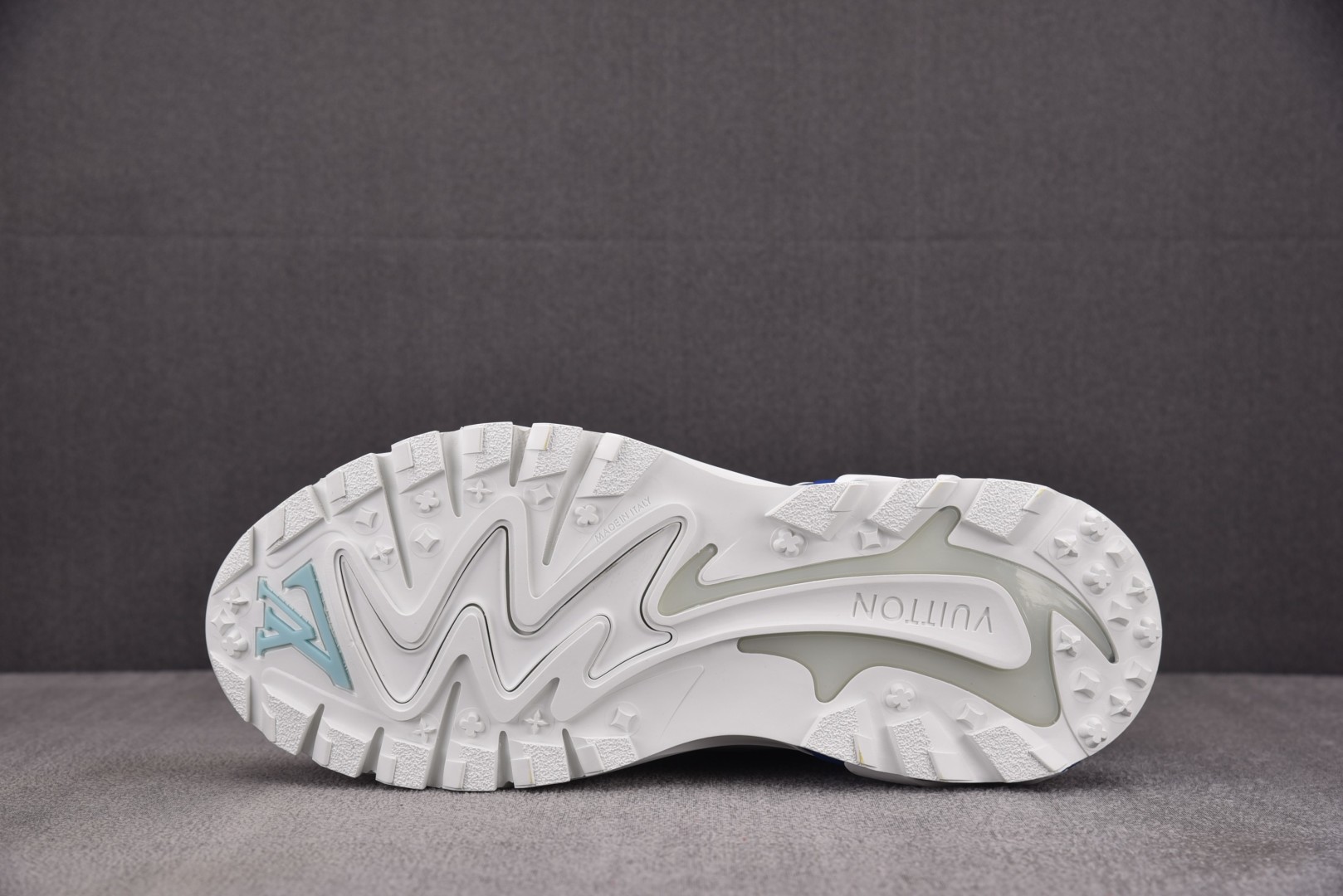 LV 尺码40-46

纯原版出品-LOUIS VUITTON Runner Tatic White B