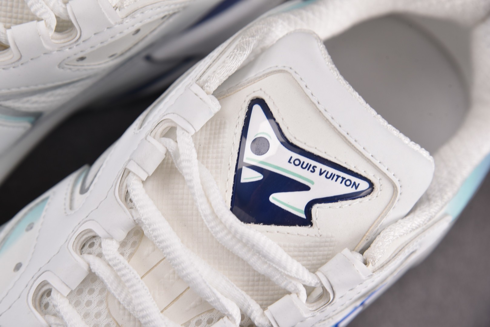 LV 尺码40-46

纯原版出品-LOUIS VUITTON Runner Tatic White B