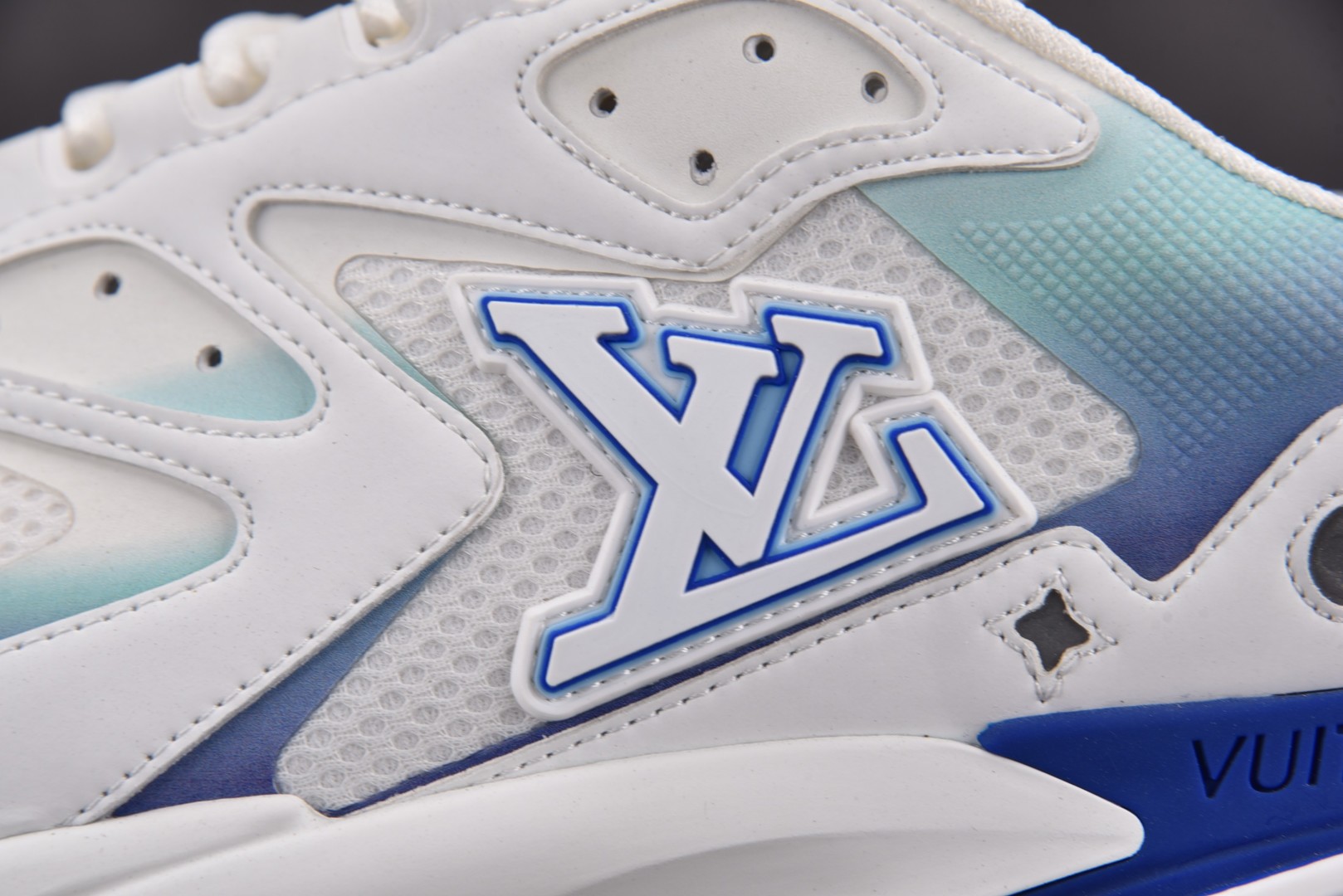 LV 尺码40-46

纯原版出品-LOUIS VUITTON Runner Tatic White B