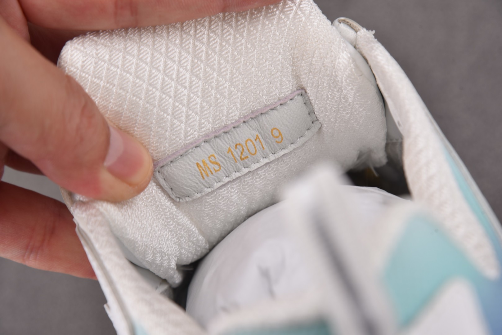 LV 尺码40-46

纯原版出品-LOUIS VUITTON Runner Tatic White B