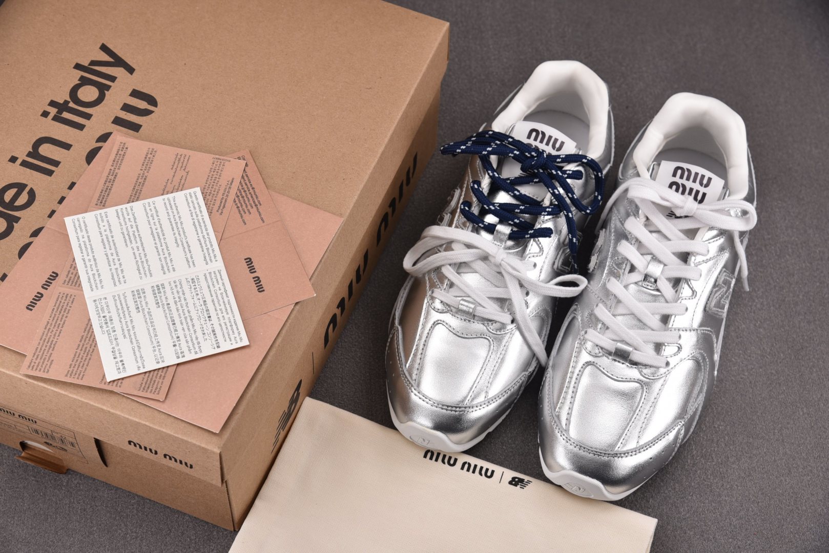 NB530 尺码36-45

纯原版出品-New Balance x MIU MIU NB530 全银色