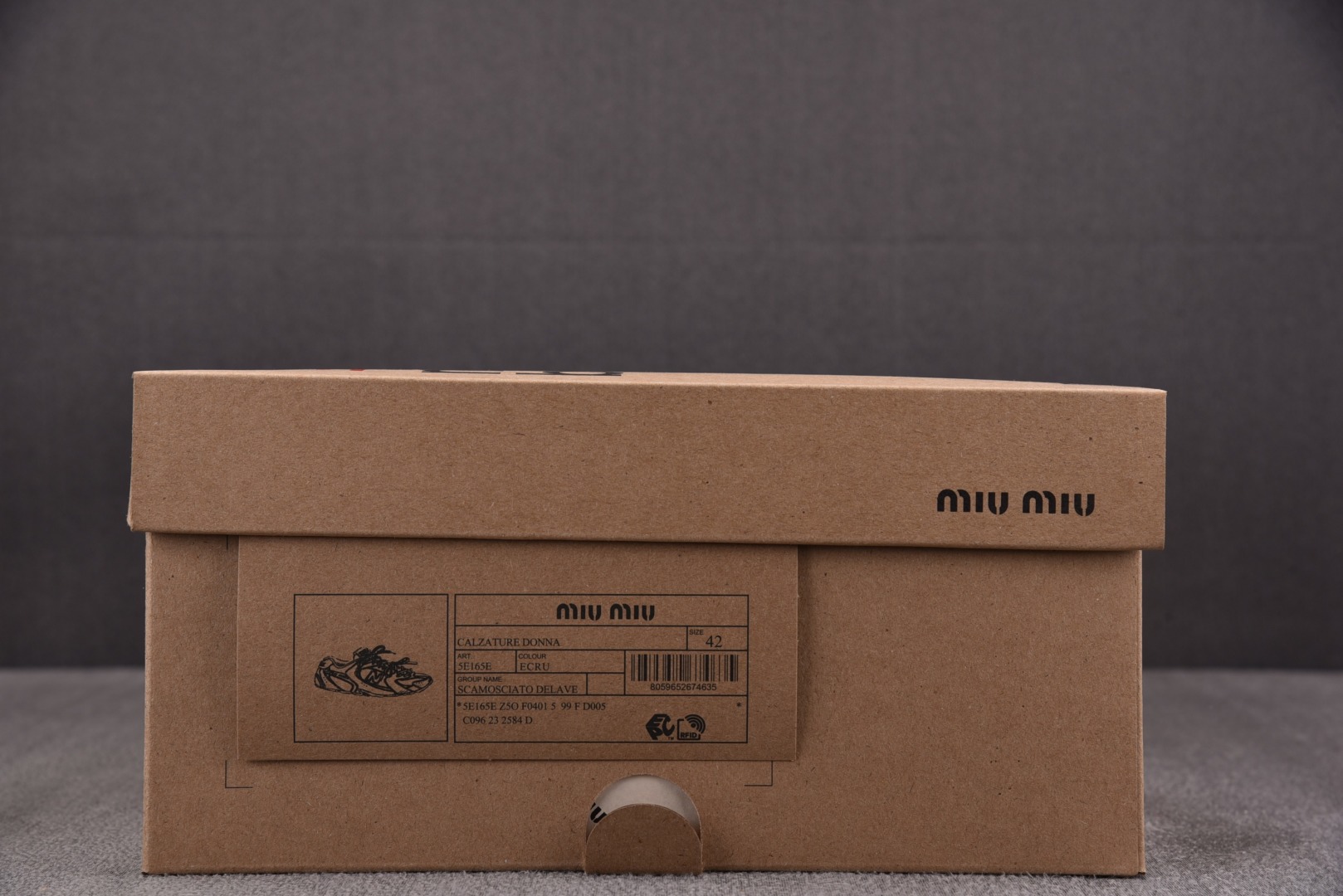 NB530 尺码36-45

纯原版出品-New Balance x MIU MIU NB530 全银色