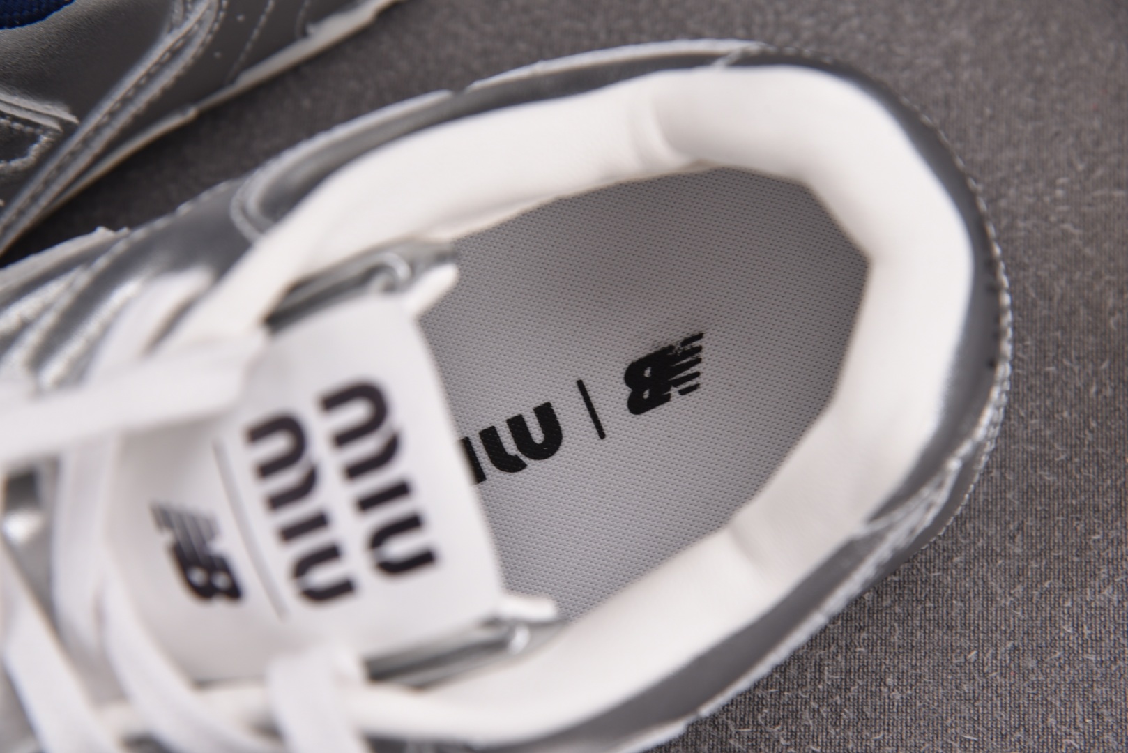 NB530 尺码36-45

纯原版出品-New Balance x MIU MIU NB530 全银色