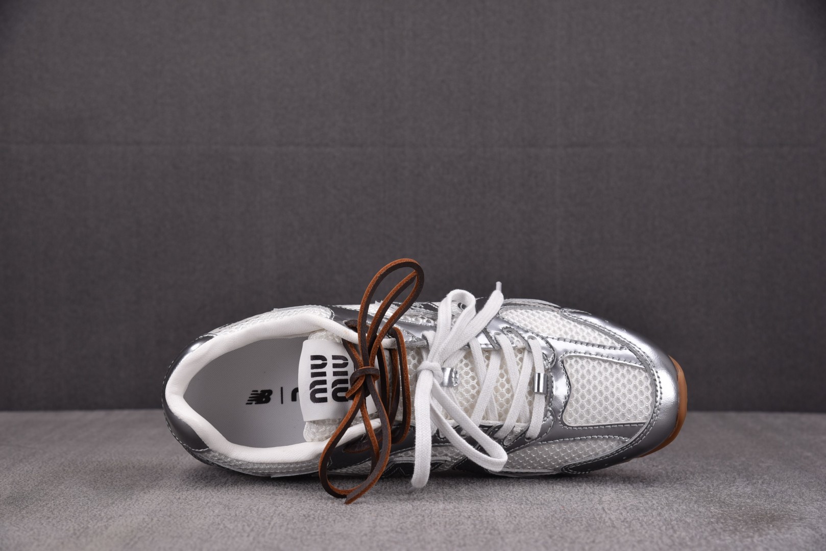 NB530 尺码36-45

纯原版出品-New Balance x MIU MIU NB530 银色 