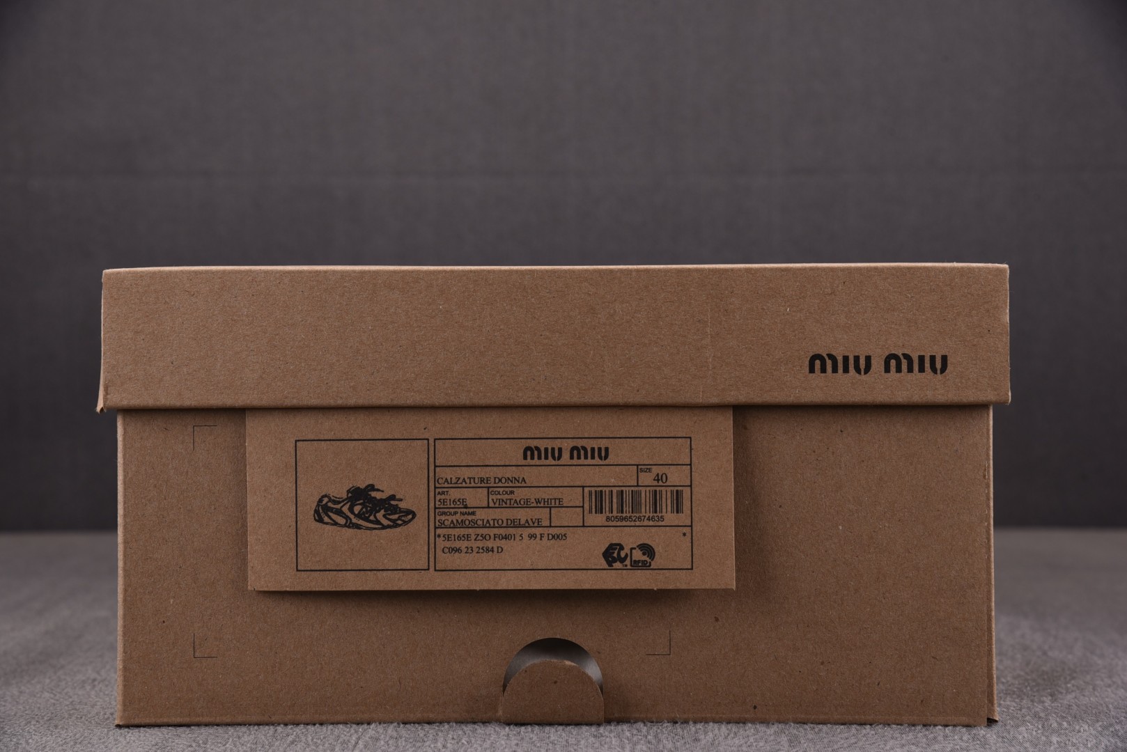 NB530 尺码36-45

纯原版出品-New Balance x MIU MIU NB530 银色 