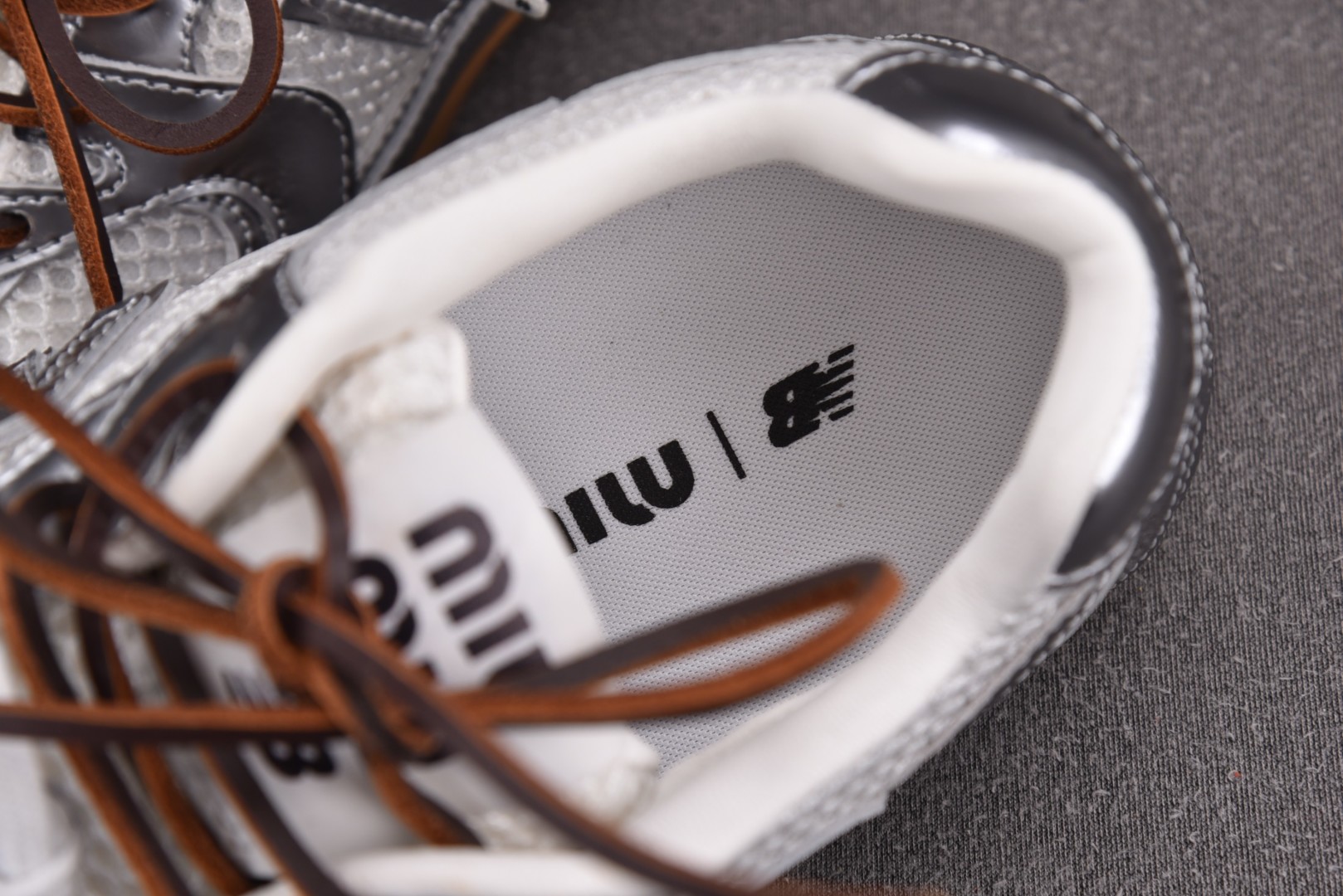 NB530 尺码36-45

纯原版出品-New Balance x MIU MIU NB530 银色 