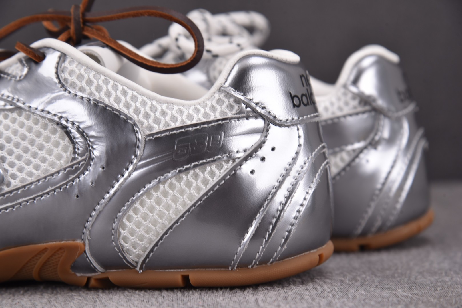 NB530 尺码36-45

纯原版出品-New Balance x MIU MIU NB530 银色 