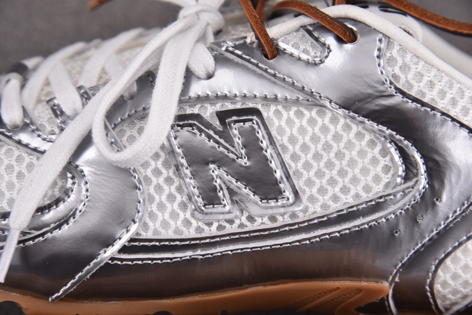 NB530 尺码36-45

纯原版出品-New Balance x MIU MIU NB530 银色 