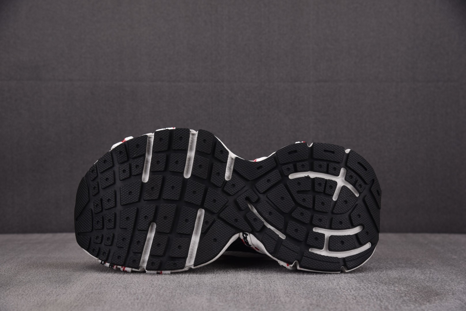 巴黎 尺码35-46

纯原版出品-Balenciaga 3XL绑带 黑白黑 YZ021-2
尺码35 