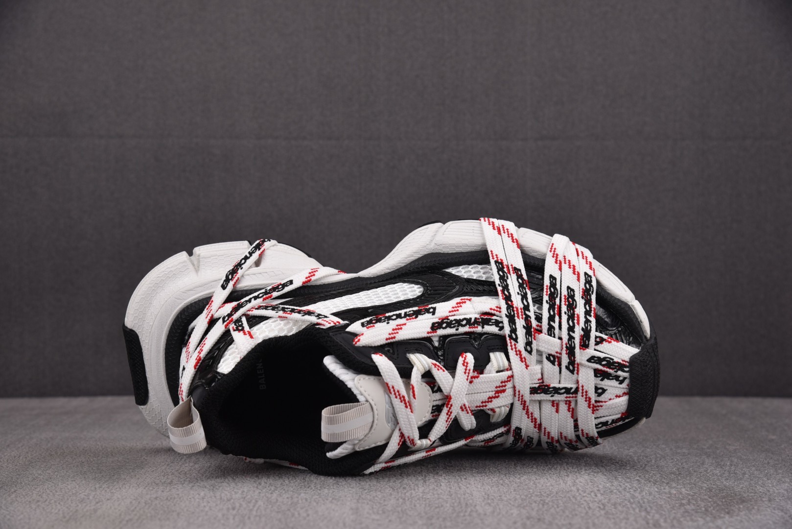 巴黎 尺码35-46

纯原版出品-Balenciaga 3XL绑带 黑白黑 YZ021-2
尺码35 