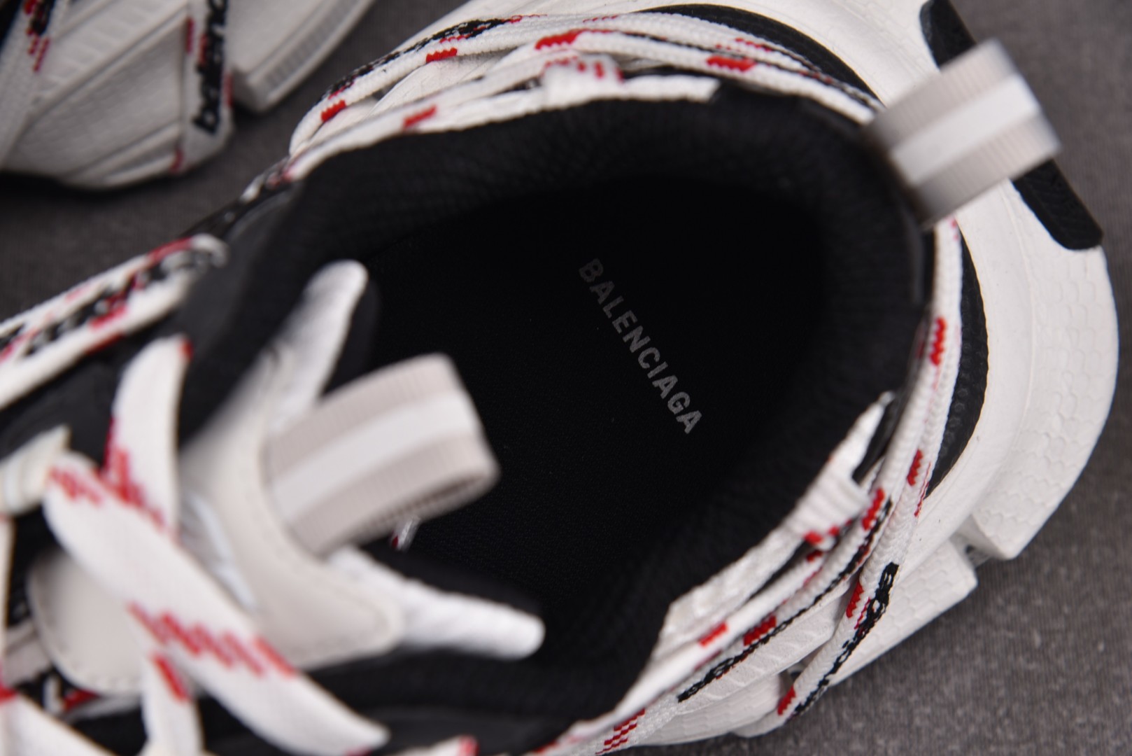 巴黎 尺码35-46

纯原版出品-Balenciaga 3XL绑带 黑白黑 YZ021-2
尺码35 