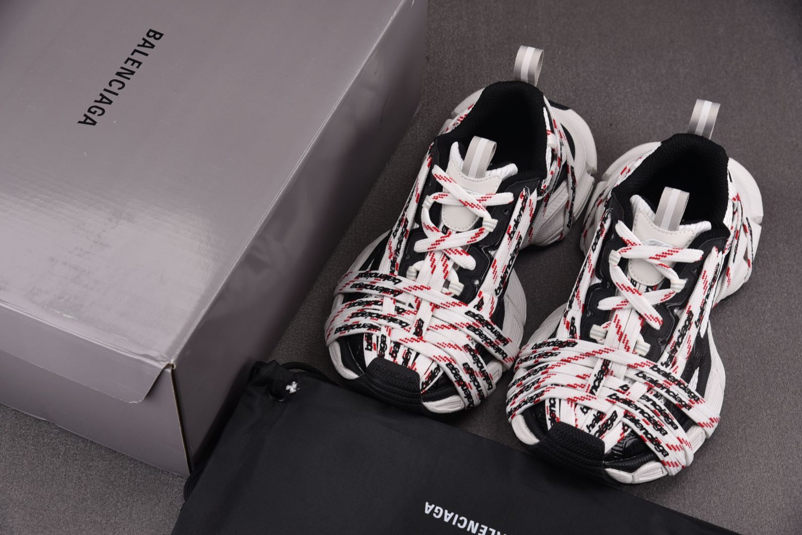 巴黎 尺码35-46

纯原版出品-Balenciaga 3XL绑带 黑白黑 YZ021-2
尺码35 