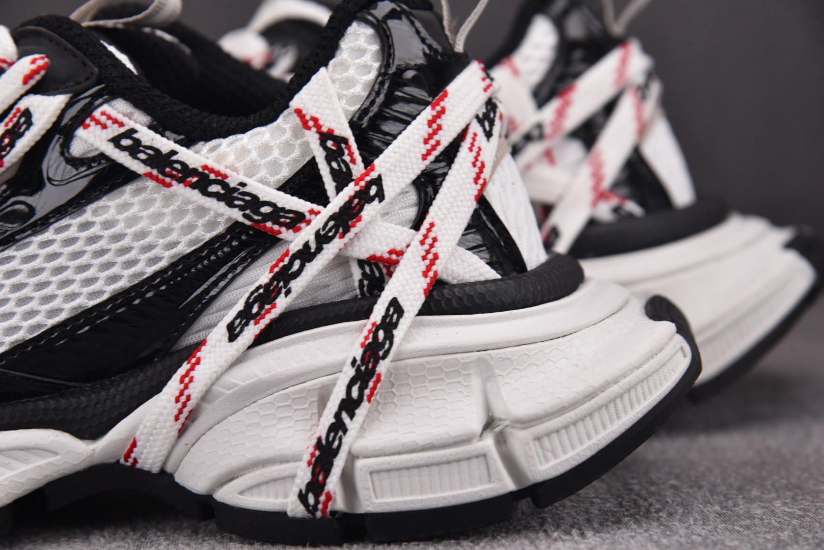 巴黎 尺码35-46

纯原版出品-Balenciaga 3XL绑带 黑白黑 YZ021-2
尺码35 