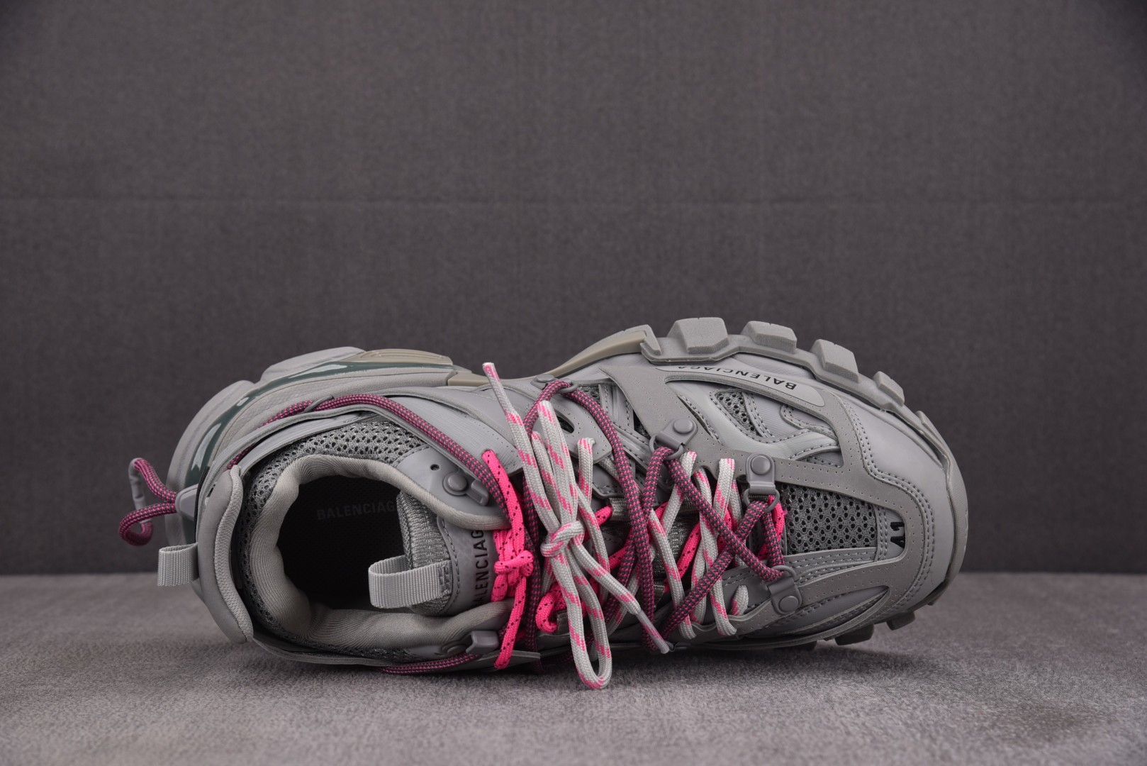 巴黎 尺码35-46

纯原版出品-Balenciaga Track3.0 水泥灰 YZ021-2
尺码