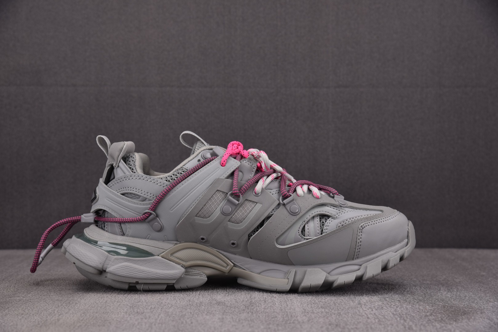 巴黎 尺码35-46

纯原版出品-Balenciaga Track3.0 水泥灰 YZ021-2
尺码