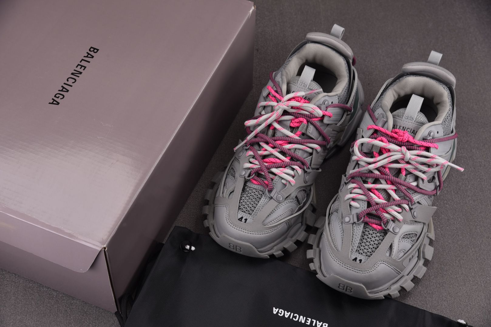 巴黎 尺码35-46

纯原版出品-Balenciaga Track3.0 水泥灰 YZ021-2
尺码