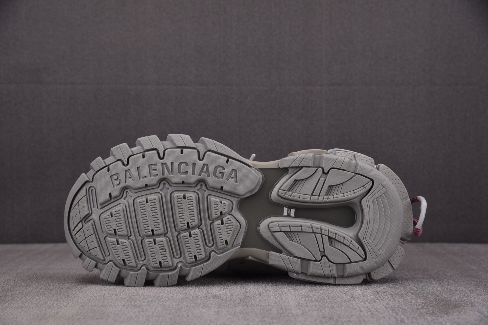巴黎 尺码35-46

纯原版出品-Balenciaga Track3.0 水泥灰 YZ021-2
尺码