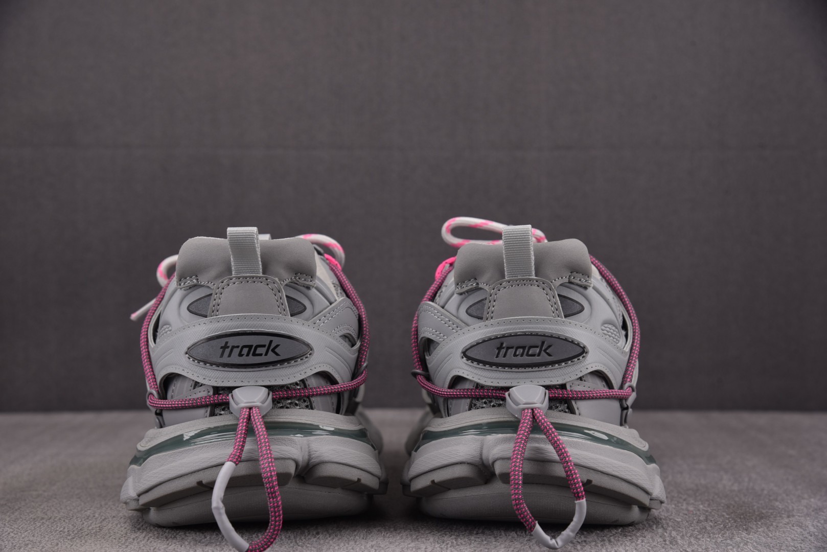 巴黎 尺码35-46

纯原版出品-Balenciaga Track3.0 水泥灰 YZ021-2
尺码