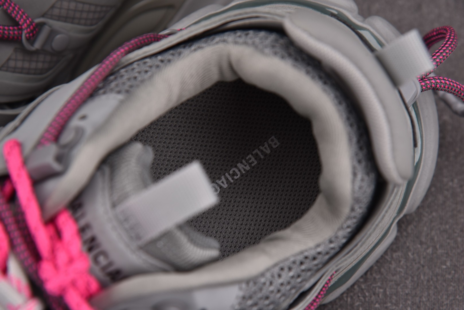 巴黎 尺码35-46

纯原版出品-Balenciaga Track3.0 水泥灰 YZ021-2
尺码