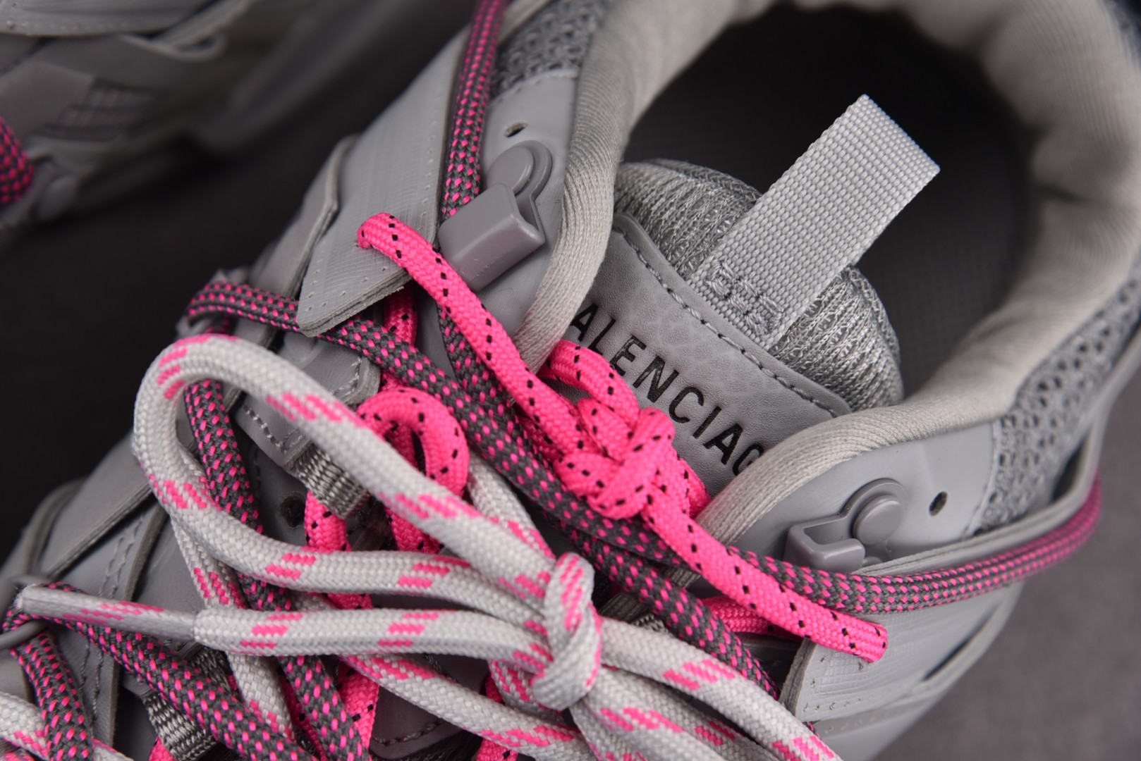 巴黎 尺码35-46

纯原版出品-Balenciaga Track3.0 水泥灰 YZ021-2
尺码