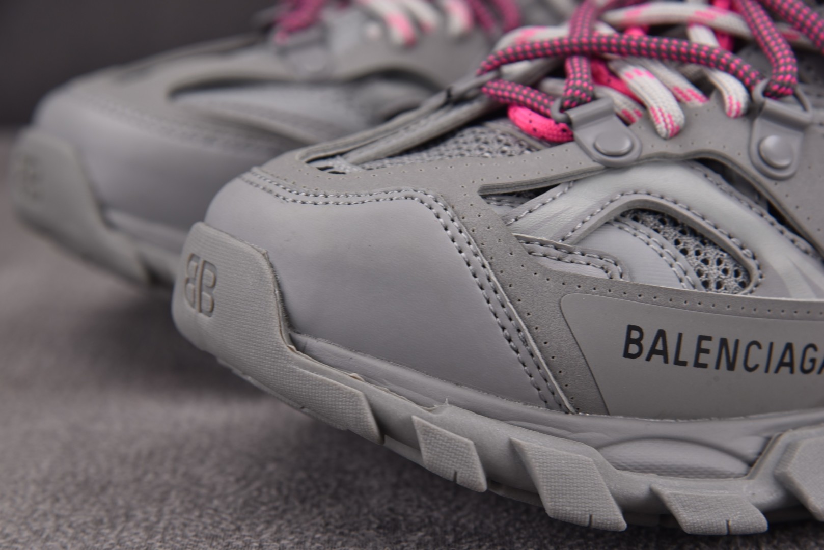 巴黎 尺码35-46

纯原版出品-Balenciaga Track3.0 水泥灰 YZ021-2
尺码