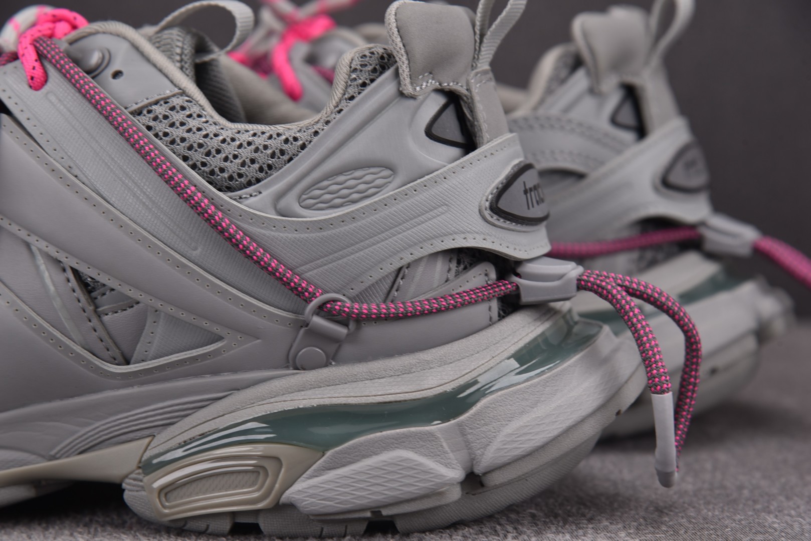 巴黎 尺码35-46

纯原版出品-Balenciaga Track3.0 水泥灰 YZ021-2
尺码