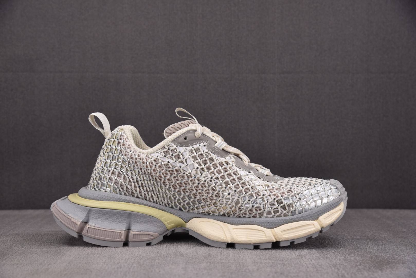 巴黎 尺码35-46

纯原版出品-Balenciage 3XL FISHNET 香槟金 网面钻石 YZ