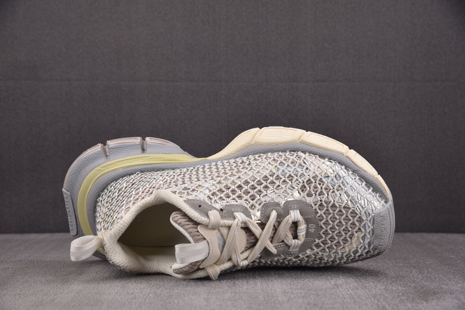 巴黎 尺码35-46

纯原版出品-Balenciage 3XL FISHNET 香槟金 网面钻石 YZ
