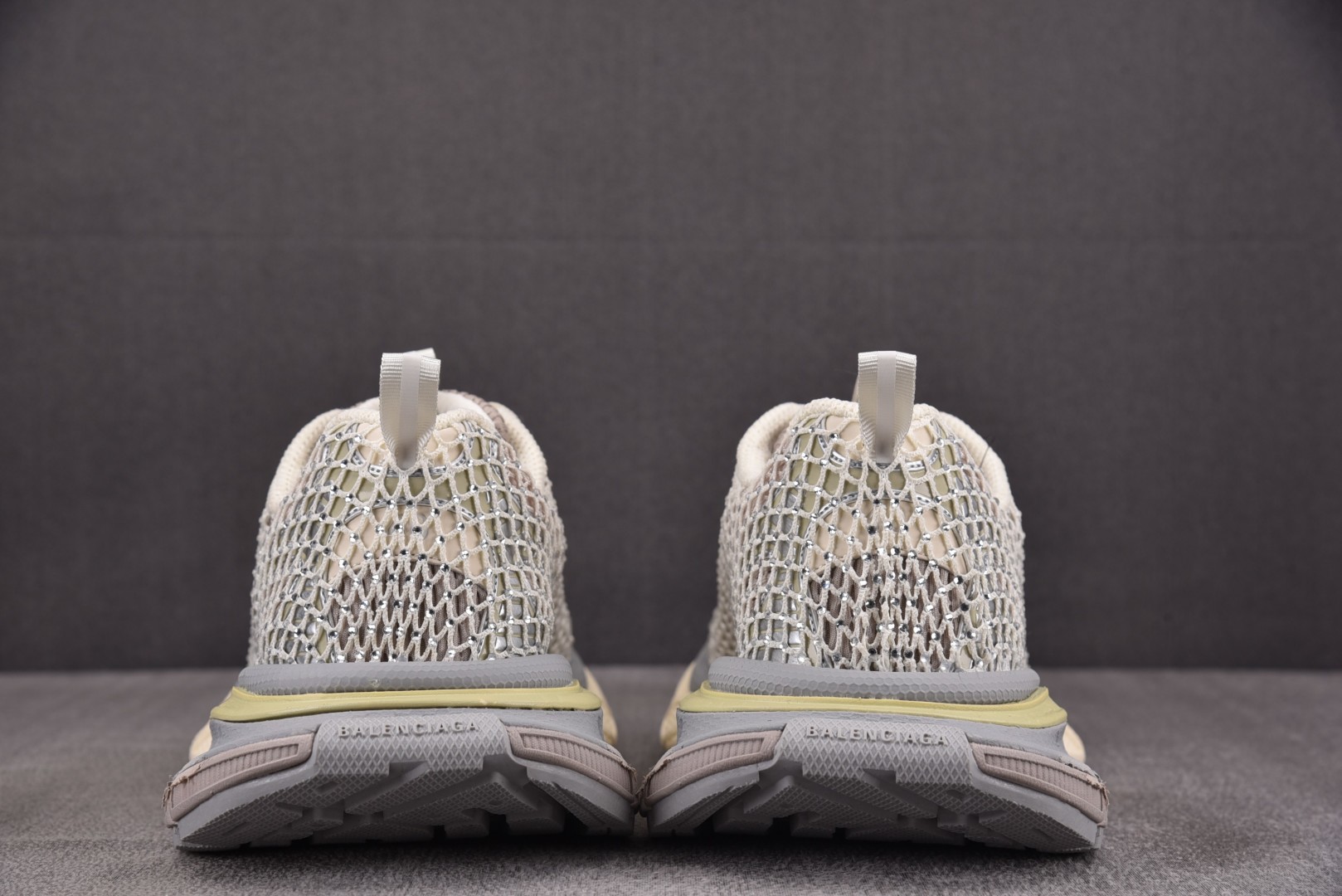 巴黎 尺码35-46

纯原版出品-Balenciage 3XL FISHNET 香槟金 网面钻石 YZ