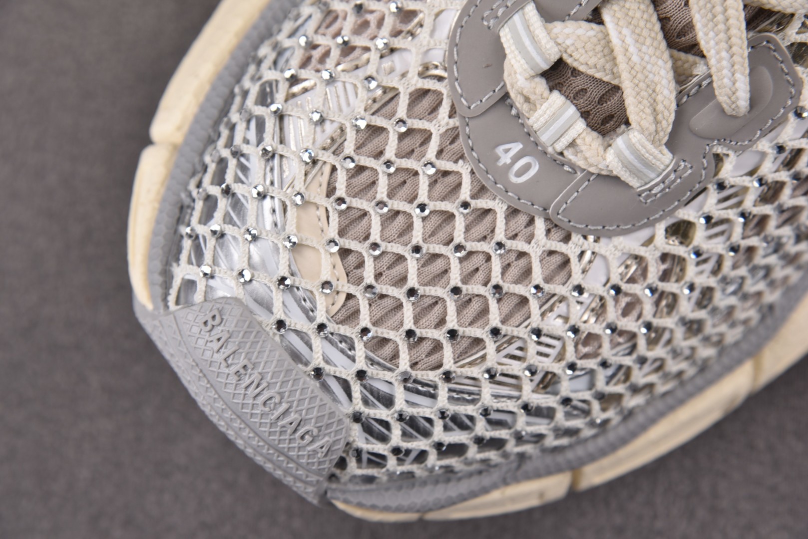 巴黎 尺码35-46

纯原版出品-Balenciage 3XL FISHNET 香槟金 网面钻石 YZ