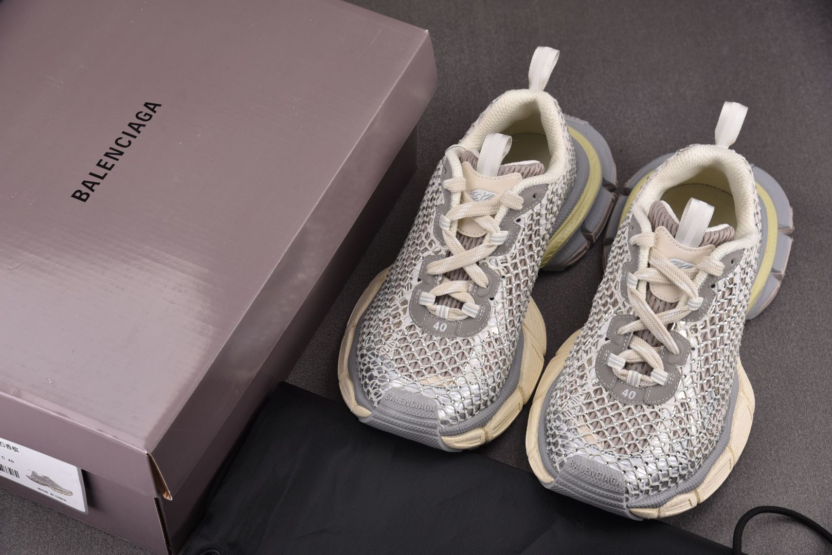 巴黎 尺码35-46

纯原版出品-Balenciage 3XL FISHNET 香槟金 网面钻石 YZ