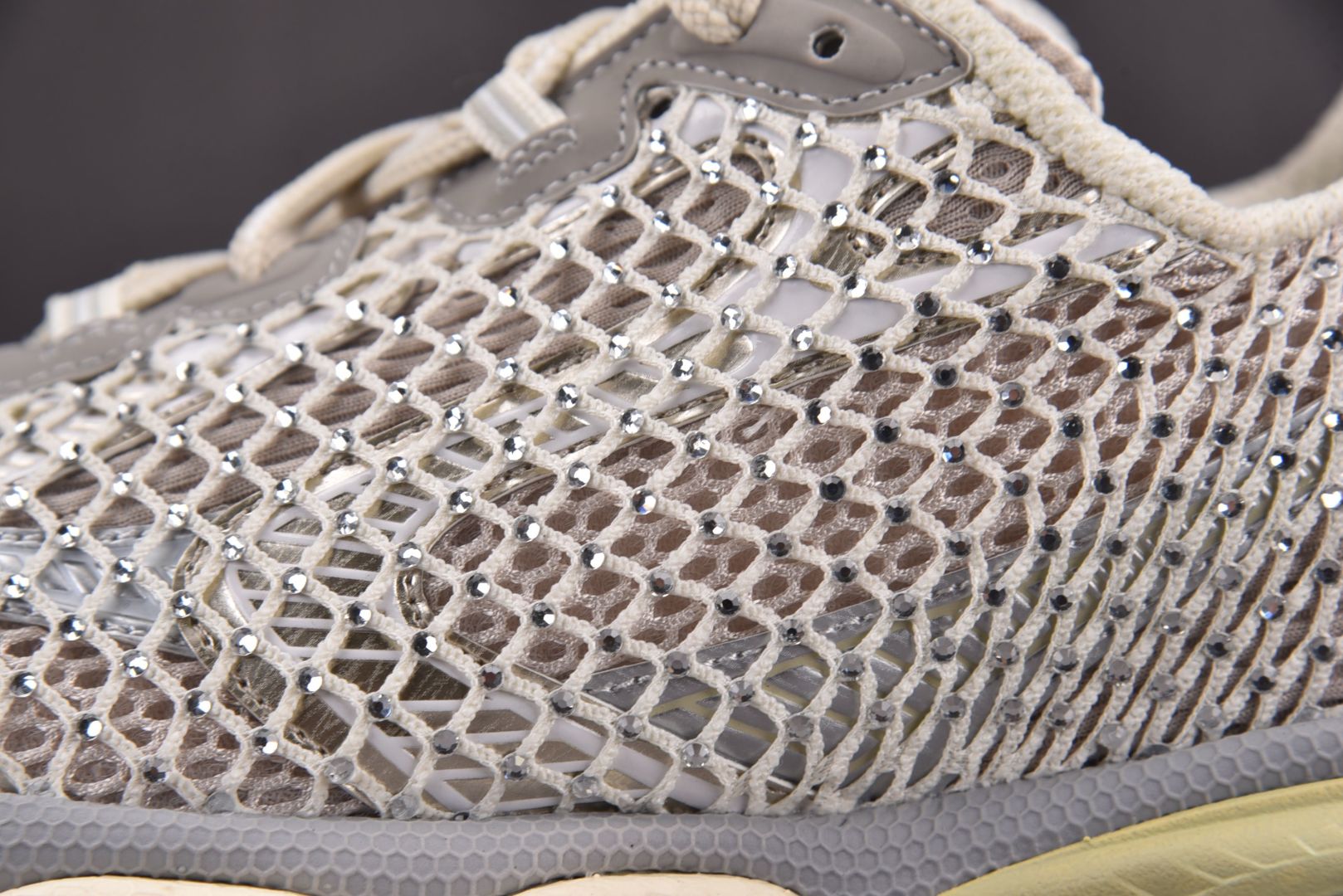 巴黎 尺码35-46

纯原版出品-Balenciage 3XL FISHNET 香槟金 网面钻石 YZ