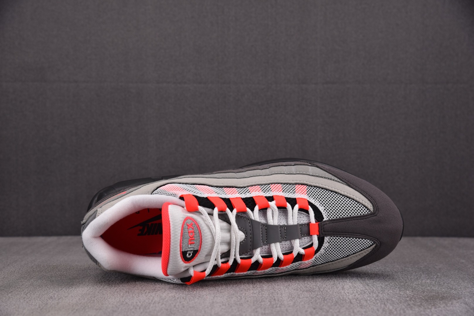 MAX95 尺码40-48.5

纯原出品-Air Max 95 OG Solar Red 灰红 AT2