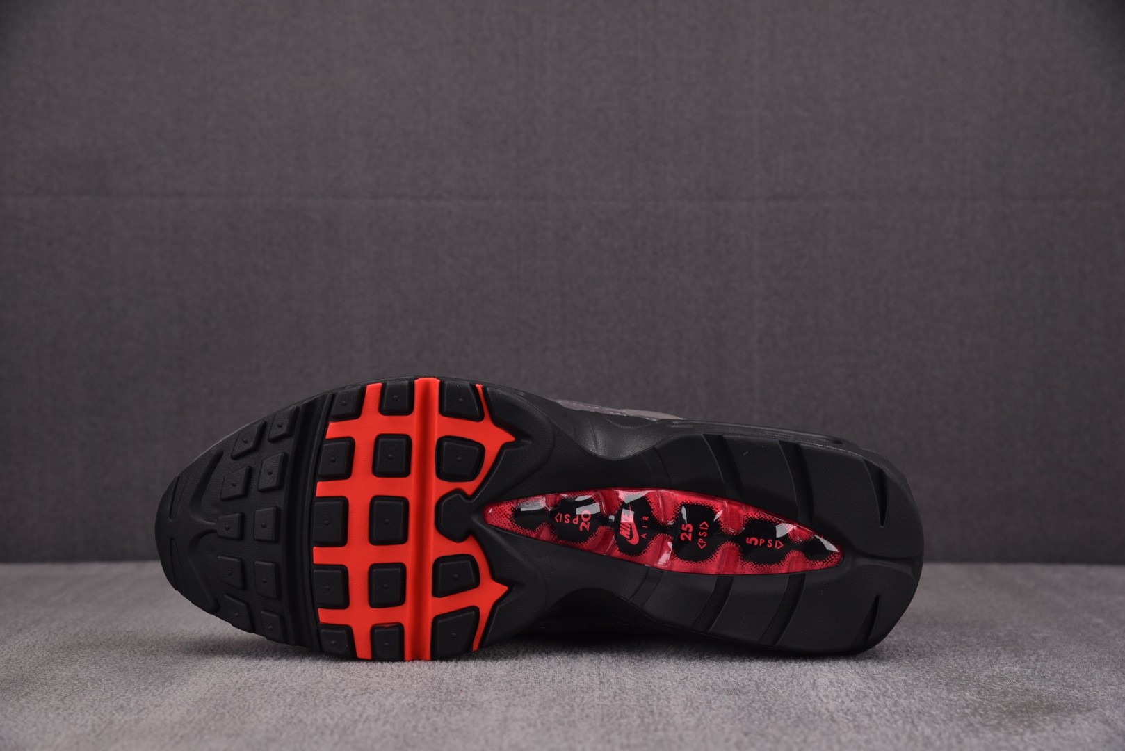 MAX95 尺码40-48.5

纯原出品-Air Max 95 OG Solar Red 灰红 AT2