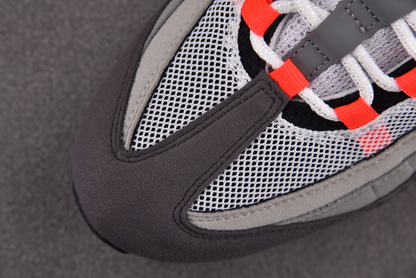 MAX95 尺码40-48.5

纯原出品-Air Max 95 OG Solar Red 灰红 AT2