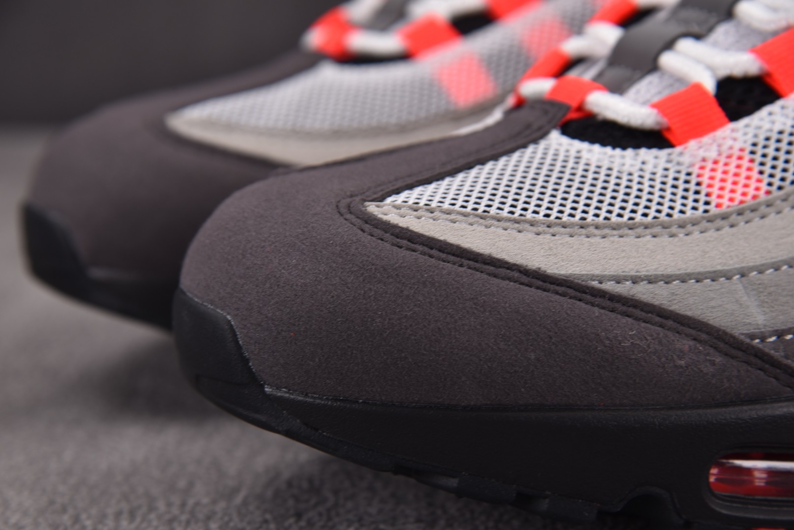 MAX95 尺码40-48.5

纯原出品-Air Max 95 OG Solar Red 灰红 AT2