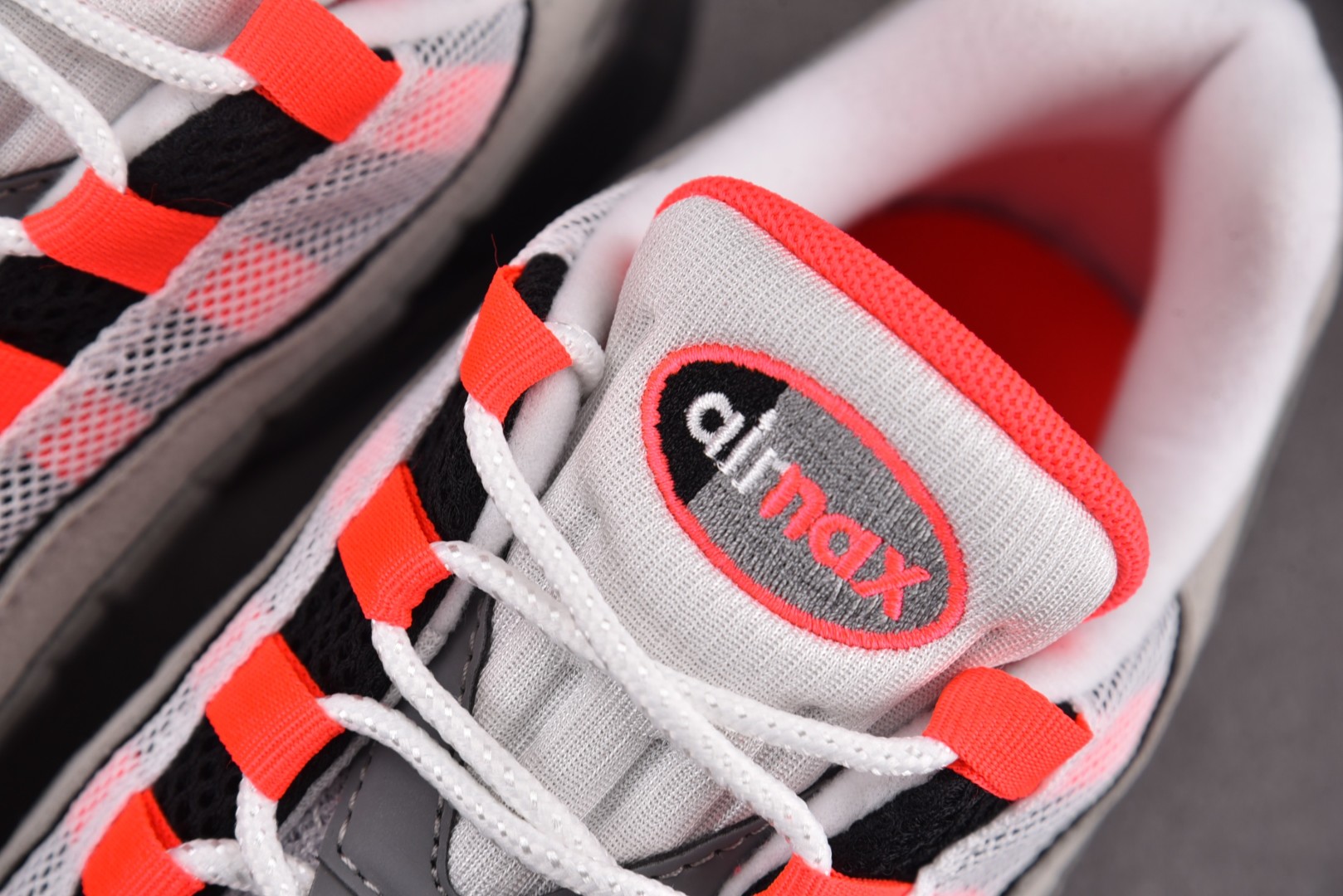 MAX95 尺码40-48.5

纯原出品-Air Max 95 OG Solar Red 灰红 AT2