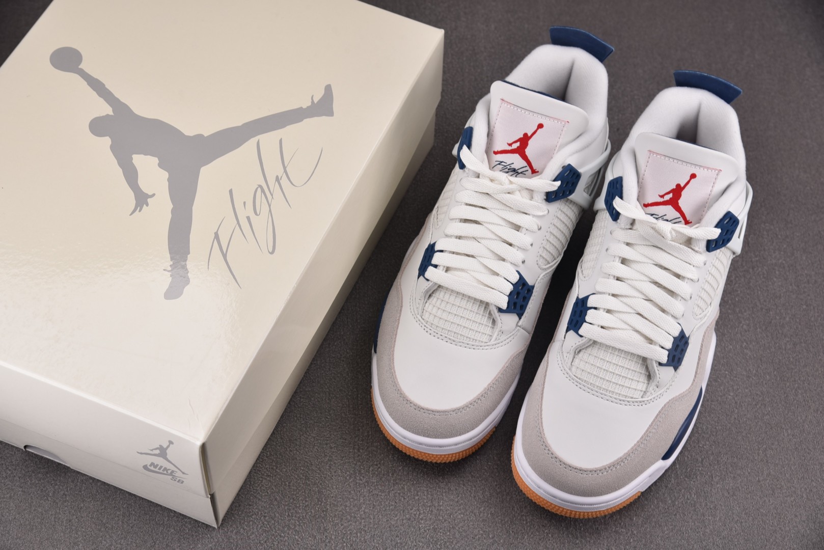 AJ4 尺码40-48.5

纯原版出品-Air Jordan 4 Retro SB Navy 海军蓝 