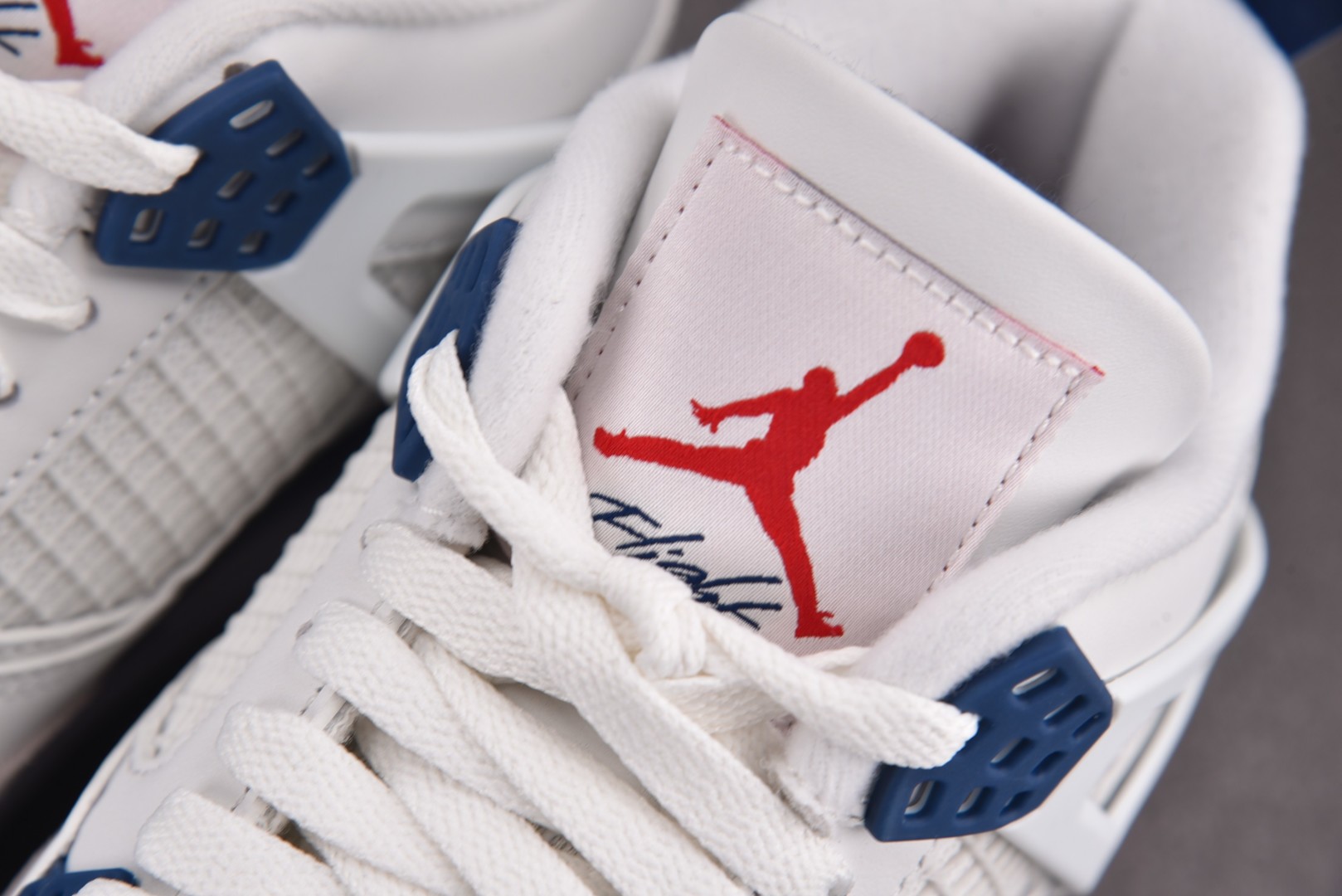 AJ4 尺码40-48.5

纯原版出品-Air Jordan 4 Retro SB Navy 海军蓝 