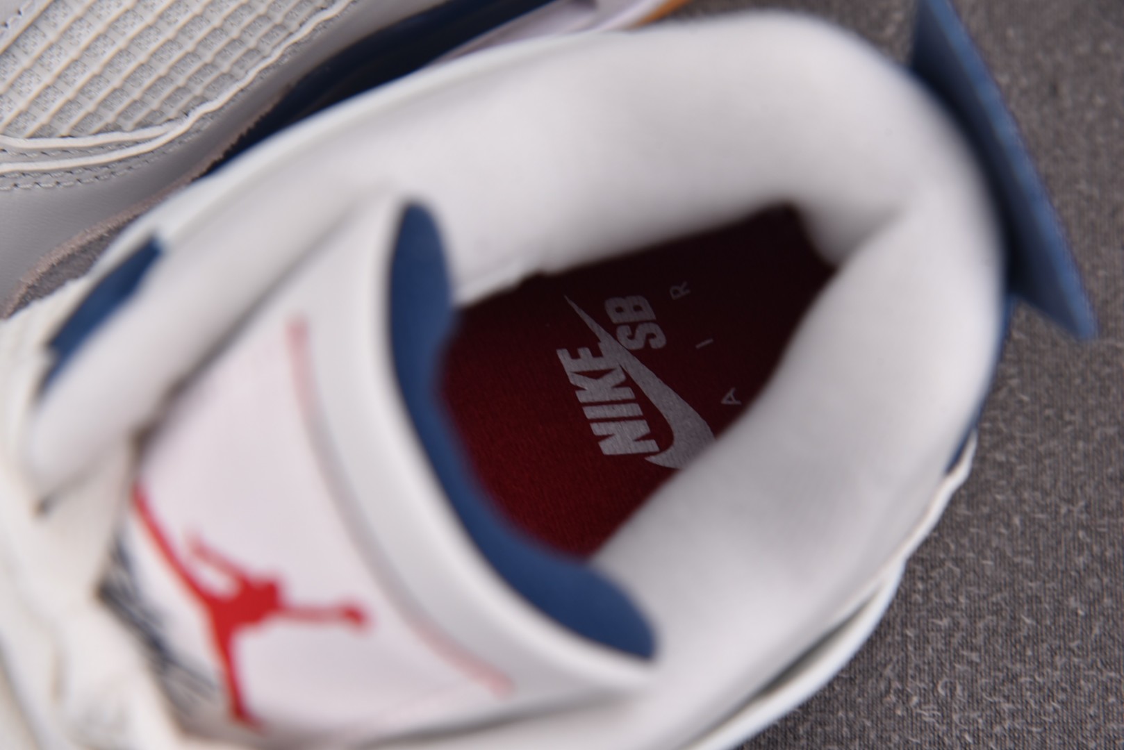 AJ4 尺码40-48.5

纯原版出品-Air Jordan 4 Retro SB Navy 海军蓝 